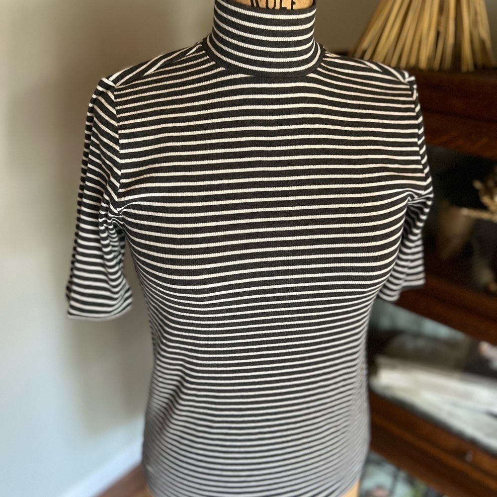 LOFT gray and white ribbed striped turtleneck short sleeve top medium